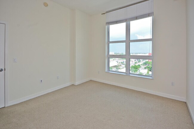 Building Photo - 480 Hibiscus St
