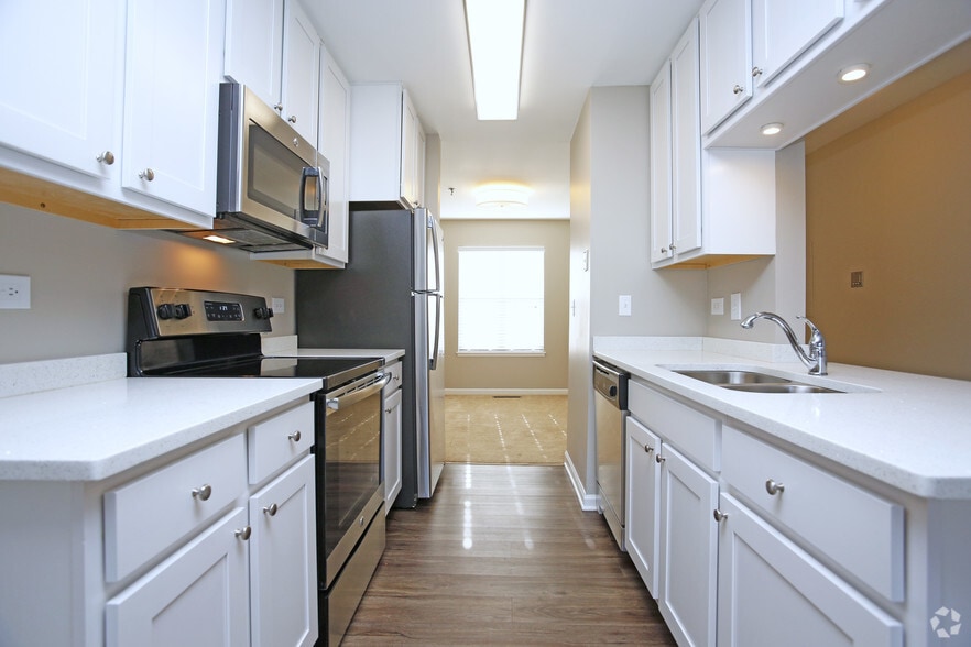 Bristol Club Apartments 5700 S Walnut Ave Downers Grove IL 60516