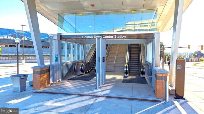 Building Photo - 12195 Abington Hall Pl