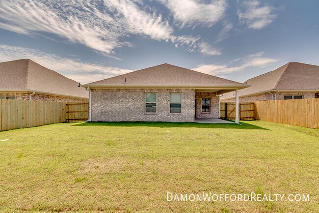 Building Photo - 533 Vista Pointe Dr
