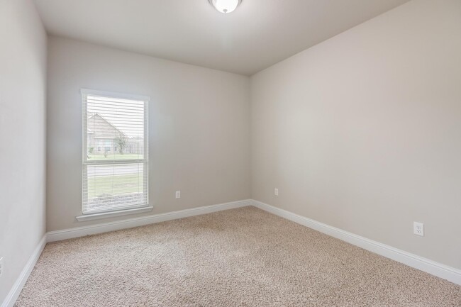 Building Photo - 10837 Chapelwood Dr