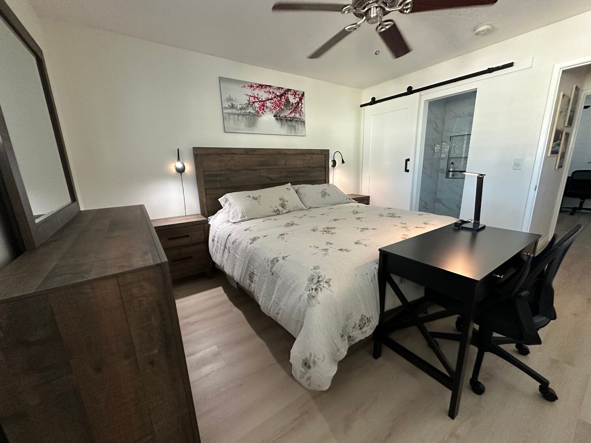 Master Bedroom (King Size Bed) - 14181 Goldenwest St