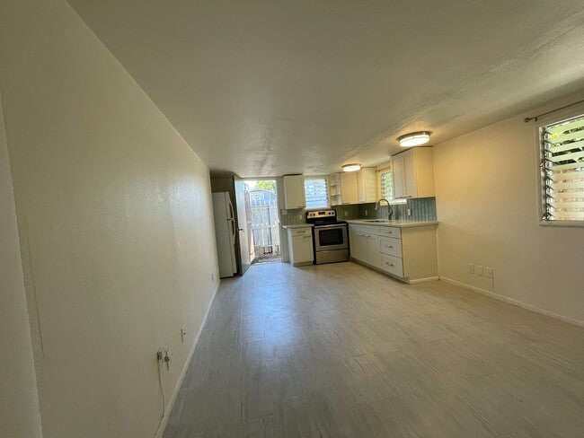 Building Photo - T1182ach