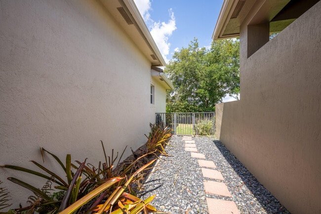 Building Photo - 9357 Osprey Isles Blvd