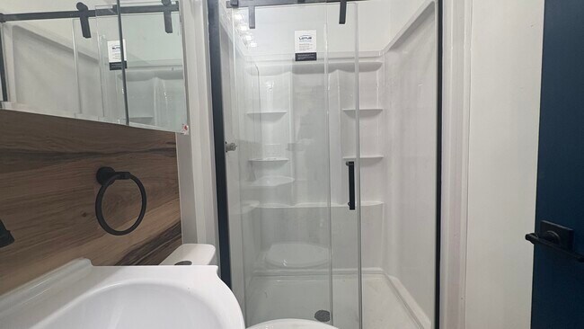 Building Photo - 5618 Phillips Ave