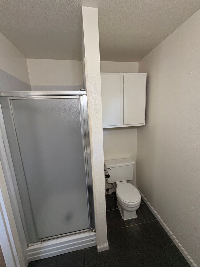 Building Photo - Cozy Home on Spacious Lot with Pool Available Now!