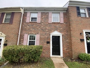 Building Photo - 719 Olde Greenwich Cir