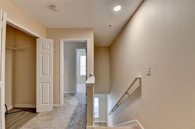 Building Photo - 310 Azalea Cir