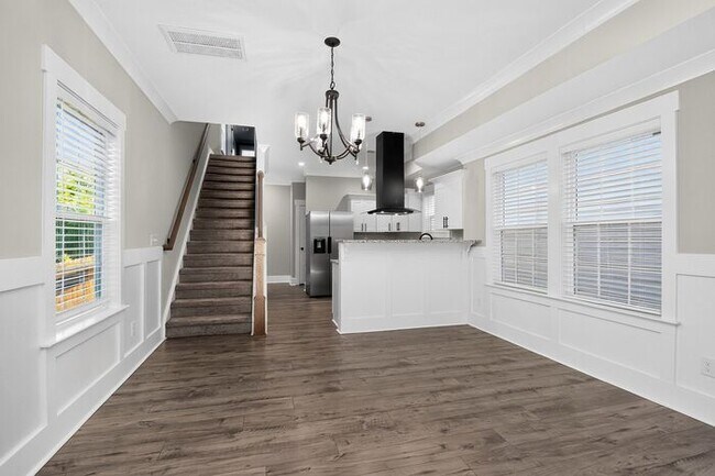 Building Photo - Beautiful 3BD/2.5BA Single Family Home in Reid Park!