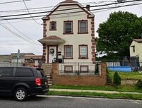 Building Photo - 560 Forest St