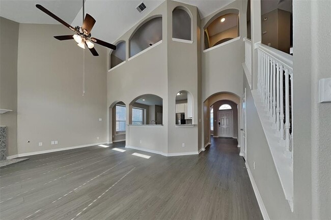 Building Photo - 8000 N Tarrytown Crossing Dr