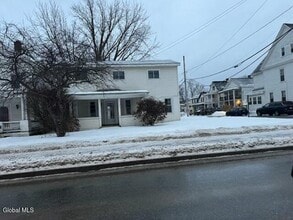 Building Photo - 20 River St