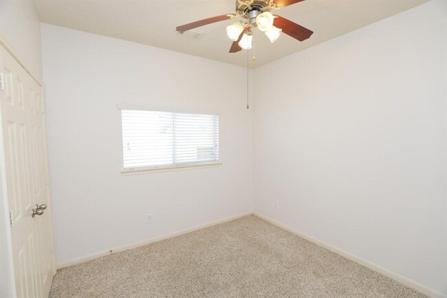 Building Photo - 12827 Pecan Shores Dr