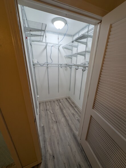 Building Photo - 557 Wilkie St