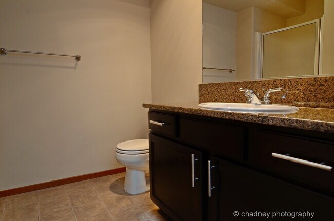 Building Photo - Beautiful Townhome! Flawless Location!