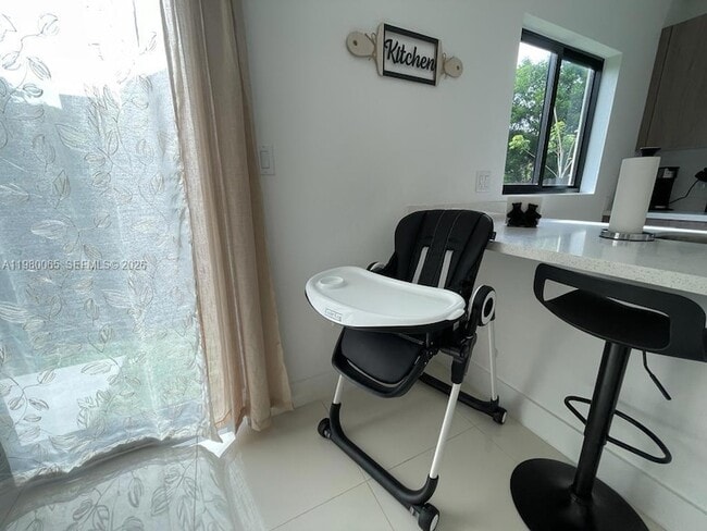 Building Photo - 302 NW 11th Ct