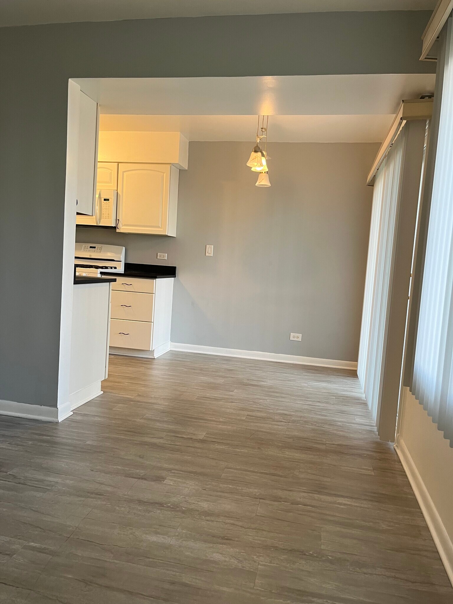 Building Photo - 470 Stevenson Pl