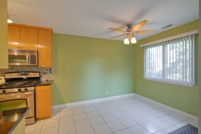 Building Photo - 741 Acorn Ct