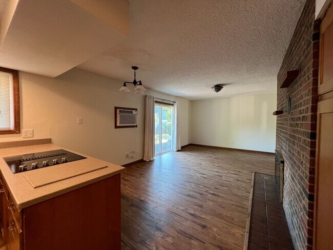 Building Photo - 5005 Eureka Way