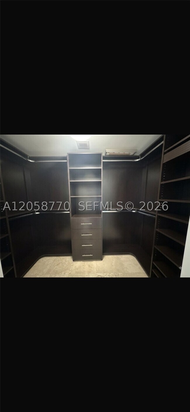 Building Photo - 2475 Brickell Ave
