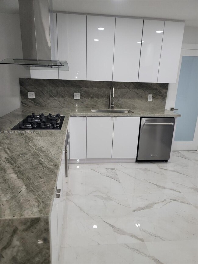 Building Photo - 5651 SW 109th Ct