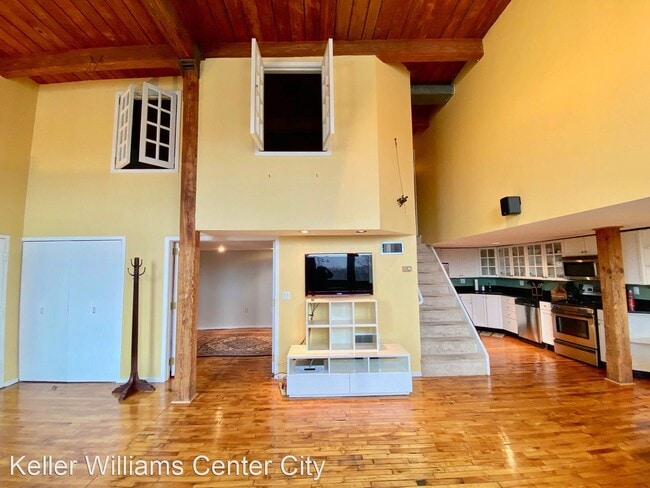 Building Photo - 2 br, 1 bath House - 700 S. 10th St 3A