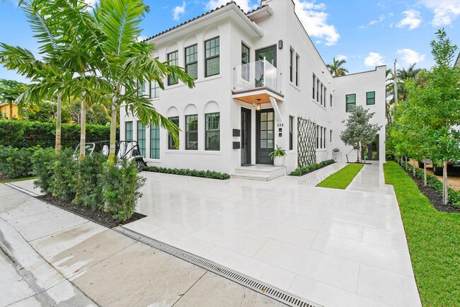 Building Photo - 226 Oleander Ave