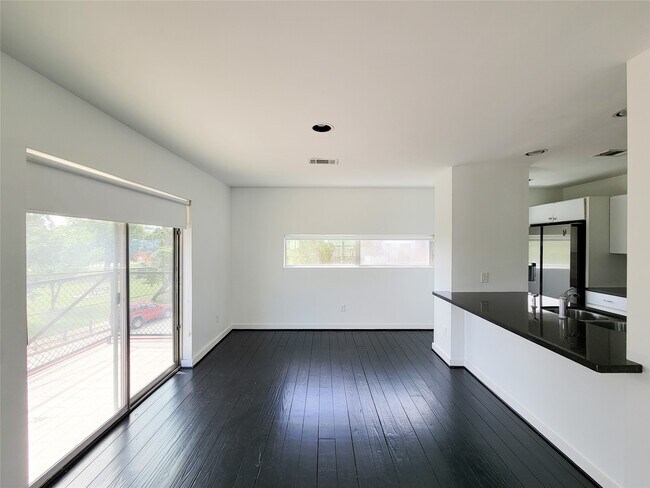 Building Photo - 2605 Calumet St