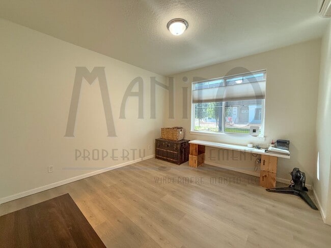 Building Photo - Beautiful Kendall Yards Townhome