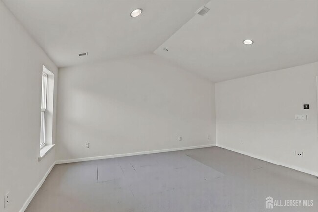 Building Photo - 29 Beachwood Dr