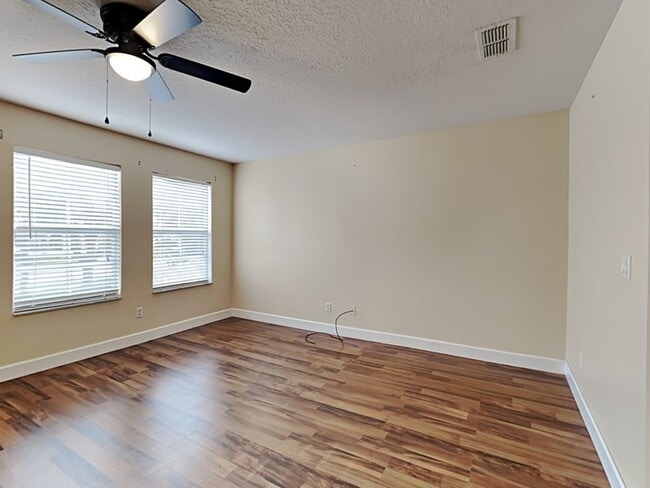 Building Photo - 589 Errol Pkwy