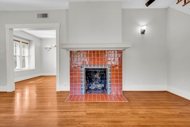 Building Photo - 1117 Harvard St