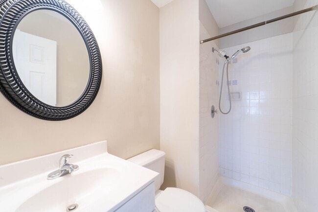 Building Photo - Great 3 BD 3.5 BA Townhome in a great location!