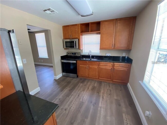 Building Photo - 21 N Beaumont Ave