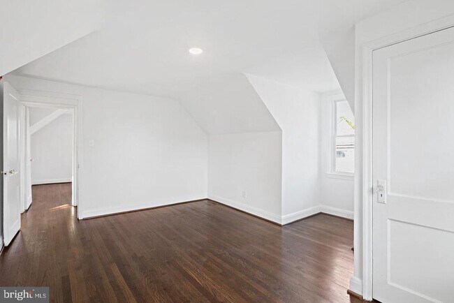 Building Photo - 423 Ingleside Ave