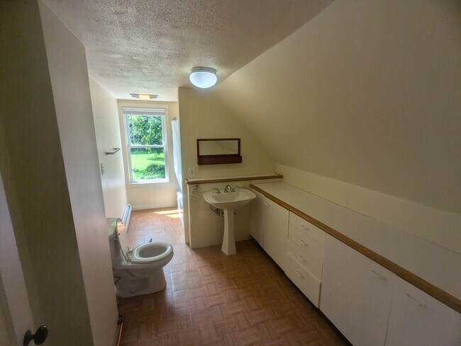 Building Photo - 9 Church St