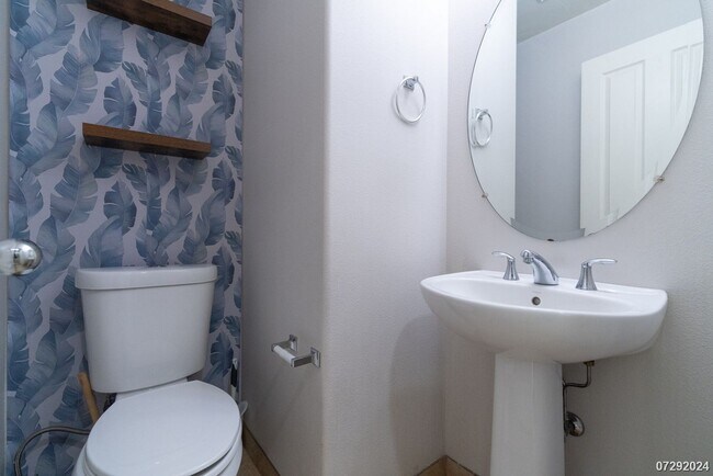 Building Photo - $3700 | 3br/2.5ba Townhome in Fairway's Edge