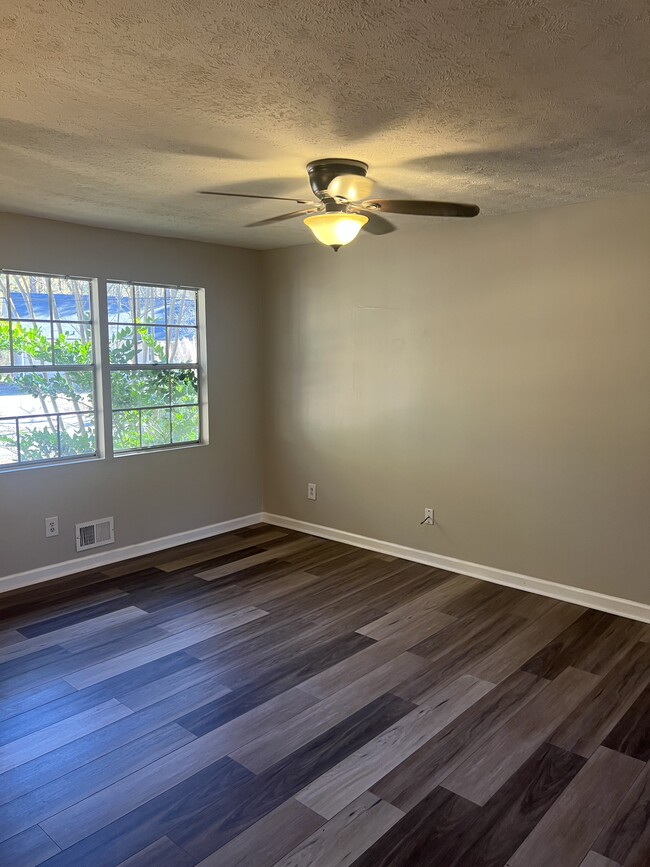 Family Room - 6670 Buckhurst Trl