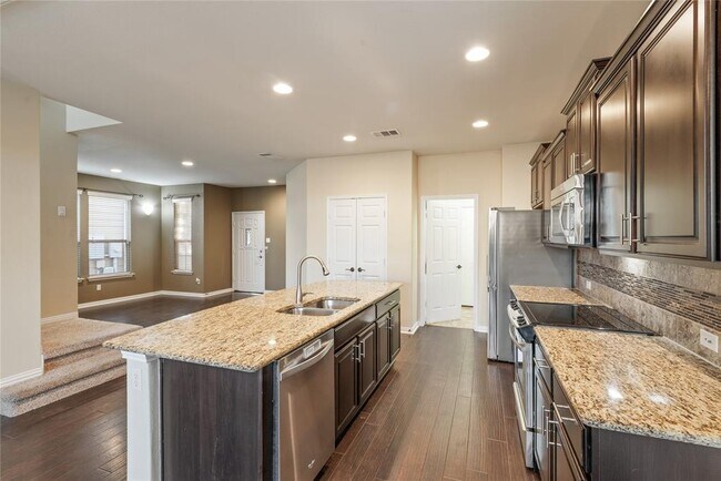 Building Photo - 9961 Aly May Dr