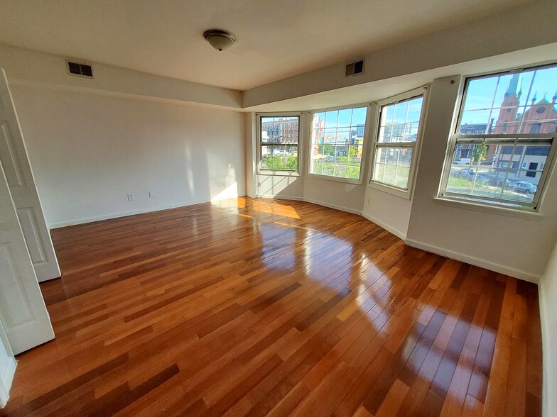Building Photo - 1118 Buttonwood St
