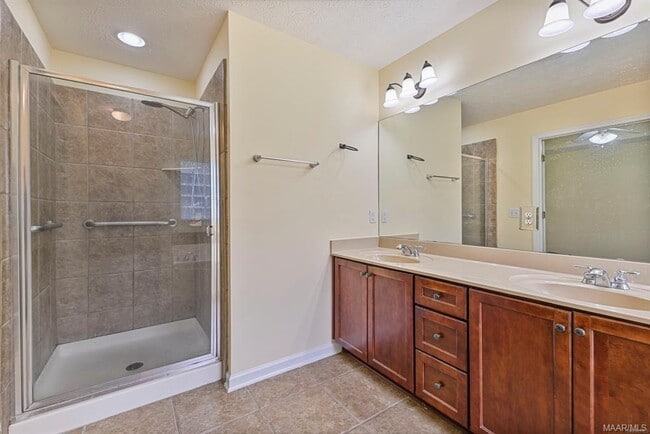Building Photo - 3830 Claiborne Cir