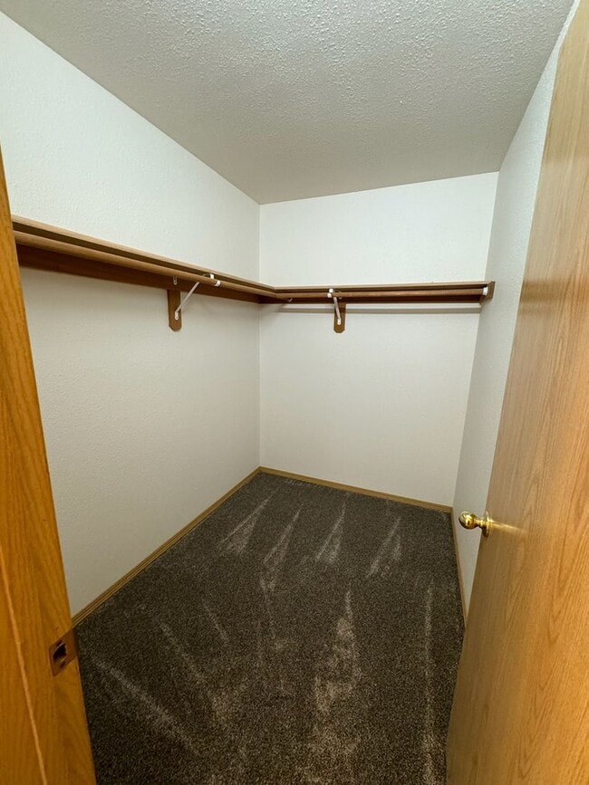 Building Photo - Renovated 2 Bedroom, 1.5 Bath Townhouse wi...