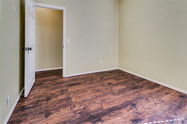 Building Photo - 6005 SE 70th St