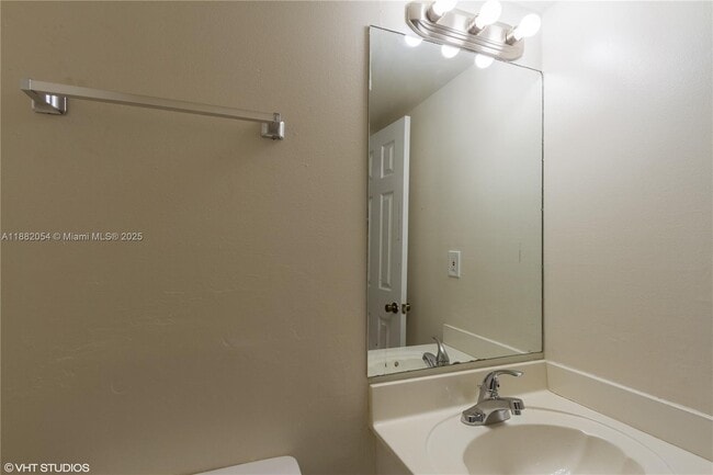 Building Photo - 10405 N Kendall Dr