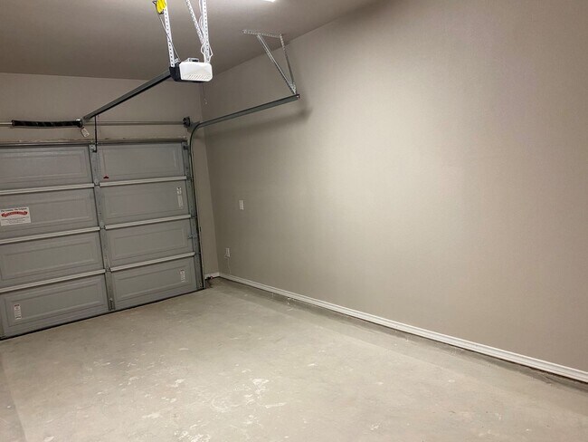 Building Photo - Welcome home to 4110 Swan's Landing #401!
