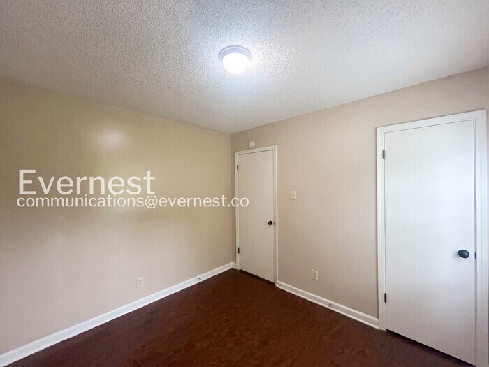 Building Photo - 4909 Buford Ave