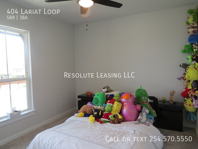Building Photo - 404 Lariat Lp
