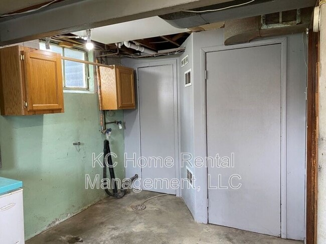 Building Photo - 1519 NE Englewood Rd