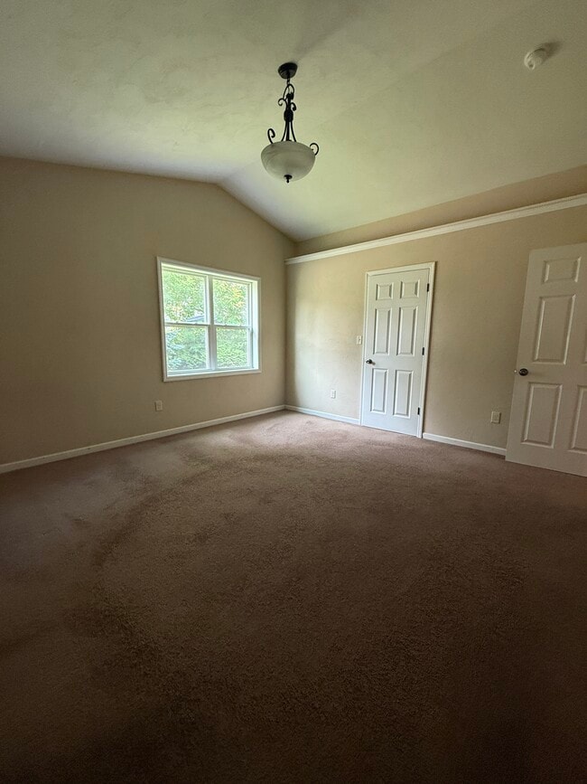 Building Photo - 527 W Harper St