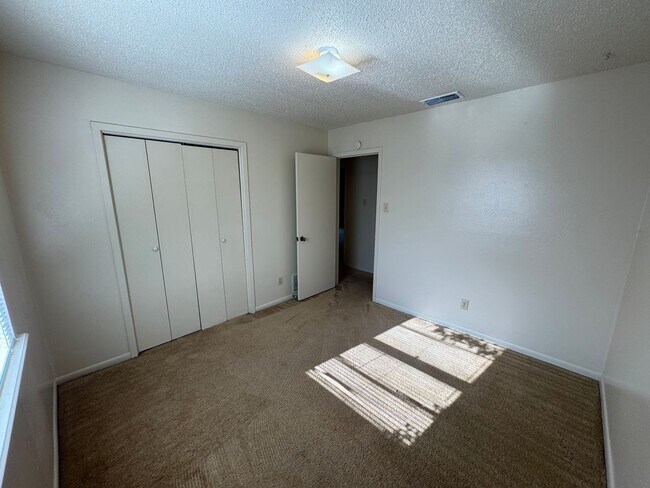 Building Photo - 3-Bedroom House for Rent in Copperas Cove